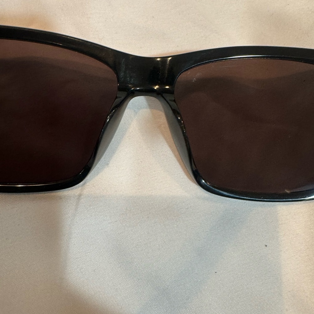 Men’s Saint Laurent sunglasses - Picture 8 of 12